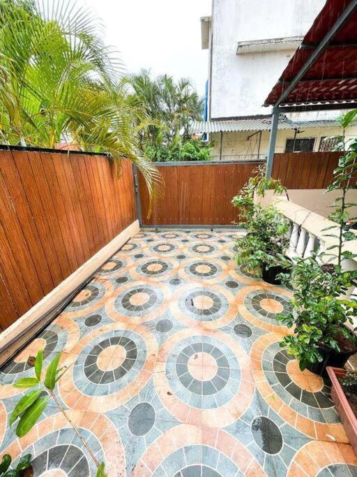 Corner House, Lonavla By Meheru-4 Bhk Villa With Pool 外观 照片