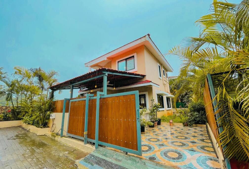 Corner House, Lonavla By Meheru-4 Bhk Villa With Pool 外观 照片